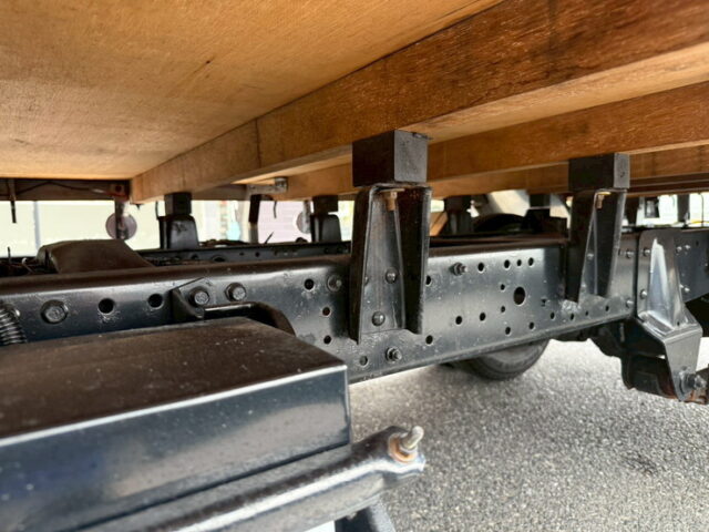 キャンター：平ボデー：前出しバンパー：ステンレスサイドバンパー：マニュアル