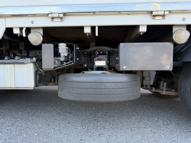 キャンター：平ボデー：標準幅：10尺長：カスタム：オートマ：煤焼き有：150馬力