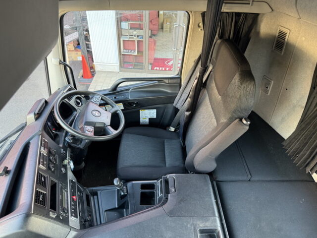 17スーパーグレート：ハイルーフ：トレーラーヘッド：アルミホイール：第5輪荷重11.500㎏