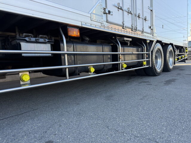 日野：17プロフィア：冷凍バン：メッキ多数：サブエンジン：ジョロ4キーストン