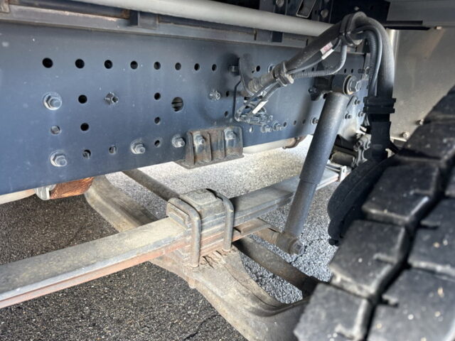 日野:17プロフィア:ハイルーフ:メッキ多数:アルミホイール:木床:E13Cエンジン