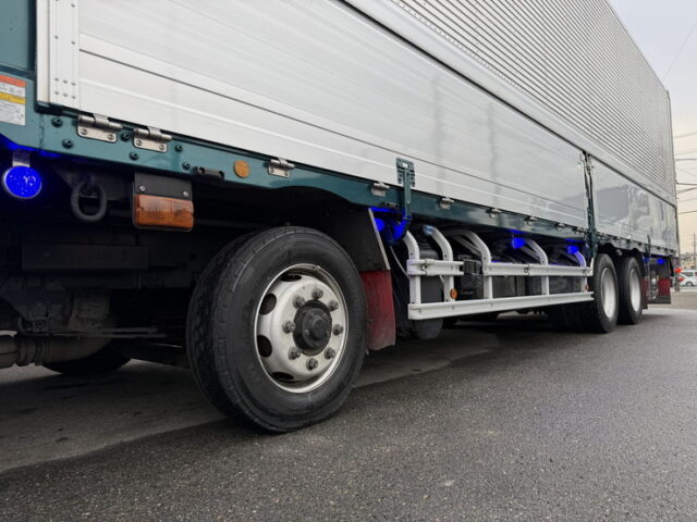 17スーパーグレート：ハイルーフ：ウィング：プレミアムライン：リア門口ステンレス