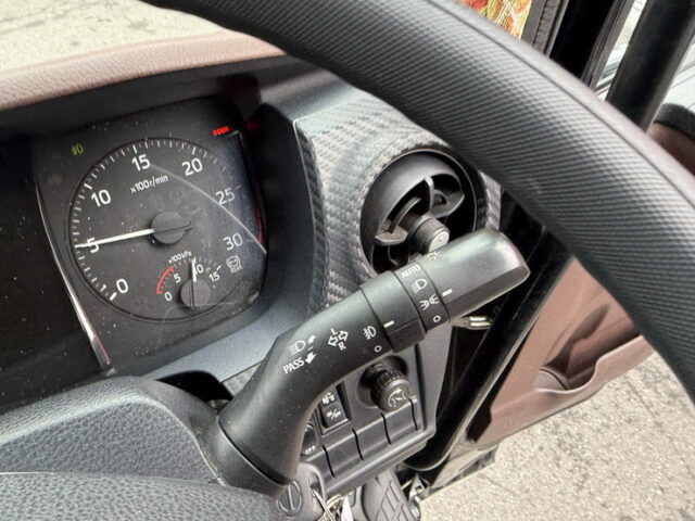 日野:17プロフィア:ハイルーフ:トレーラーヘッド:架装多数:アルミホイール