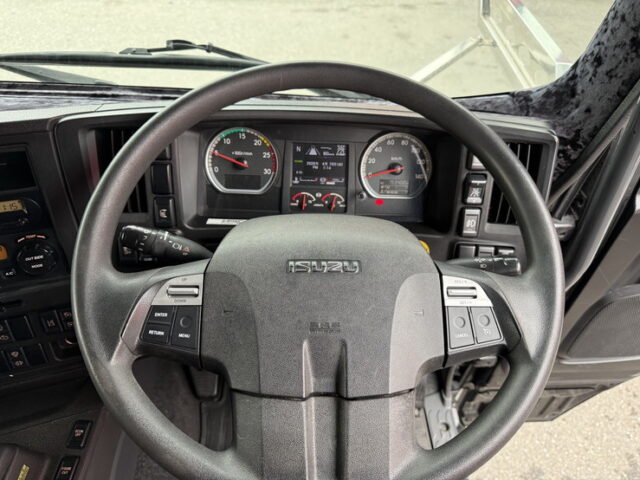 いすゞ:ギガ:ハイルーフ:トレーラーヘッド:フロントバイザー:第5輪荷重11.100㎏