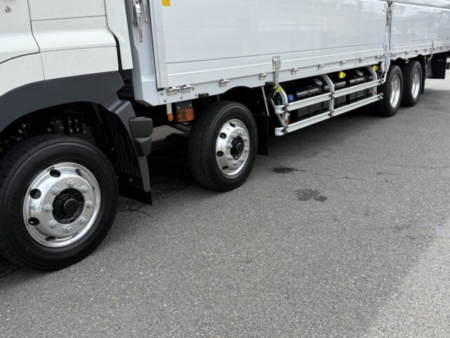 日野：17プロフィア：ハイルーフ：ウィング：未使用：アルミホイール：リア門口ステンレス