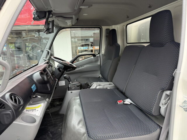 日野：デュトロ：バン：ワイドロング：格納ゲート：左スライドドア：AT車：準中型免許