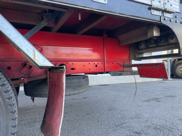 キャンター　平ボデーアルミブロック　標準幅　ロング　6速ＭＴ　生エンジン