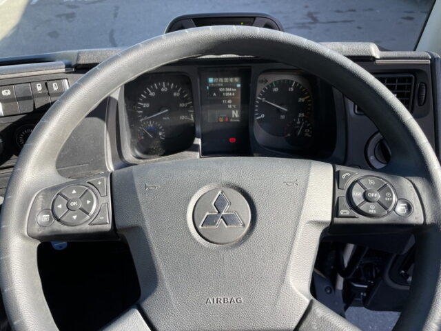 17スーパーグレート　ハイルーフ　トレーラーヘッド　460馬力　第5輪荷重11.500㎏