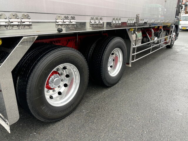 日野　17プロフィア　ハイルーフ　ウィング　造りボデー　1M10アオリ　内装生地張り