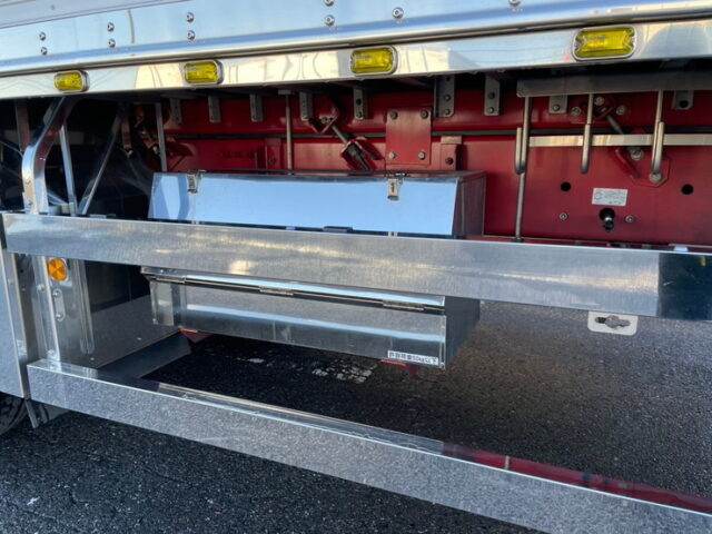 UD クオン：ハイルーフ：冷凍バン：トレクス造りボデー：横扉：ステンレス多数：AT