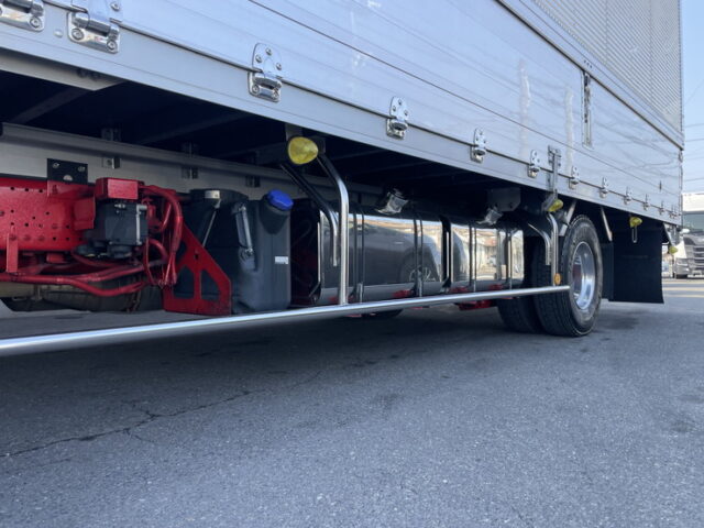 いすゞ：フォワード：ウィング：6200ワイド：エアサス：架装多数：木床：240馬力