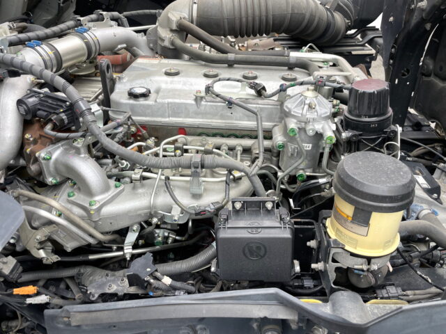 日野　17プロフィア　ハイルーフ　ウィング　7速MT　380馬力　エンジン交換済