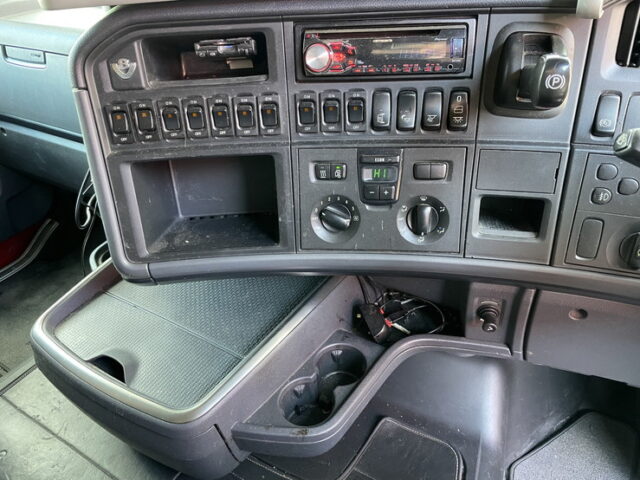 スカニア：R580：トレーラーヘッド：ダブル：V8：煙突マフラー：架装多数