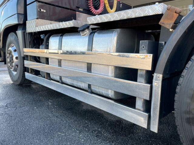 三菱ふそう　スーパーグレート　トレーラーヘッド　ハイルーフ　AT　ステンレスサイドバンパー