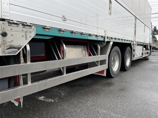 日野：17プロフィア：冷凍ウィング：7MT：リア門口ステンレス：サイドバンパーステンレス：ステンレス架装多数：メッキパーツ多数