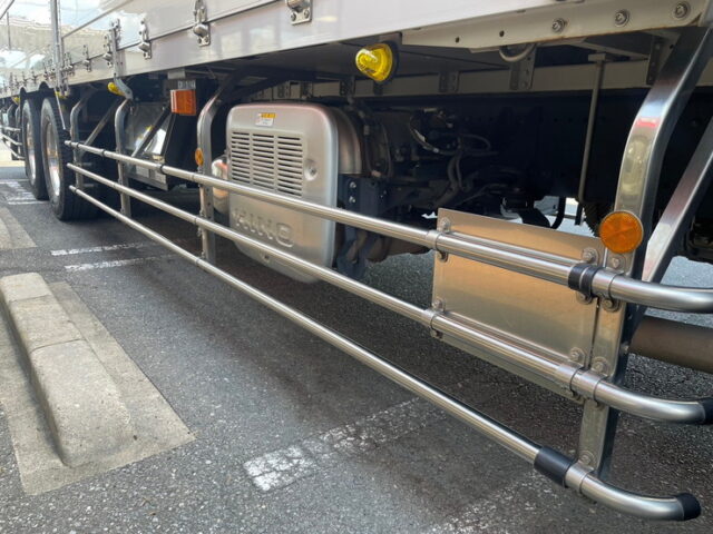 日野　プロフィア　ハイルーフ　ウィング　アルミホイール　ステンレスサイドバンパー　リア門口ステンレス　　