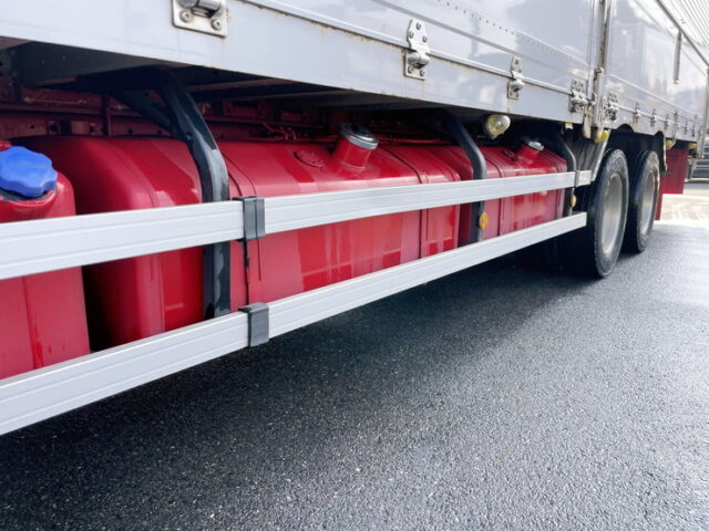 いすゞ：ギガ：冷凍ウィング：菱重製直結冷凍機：ジョロダーレール4列：アルミシマ床