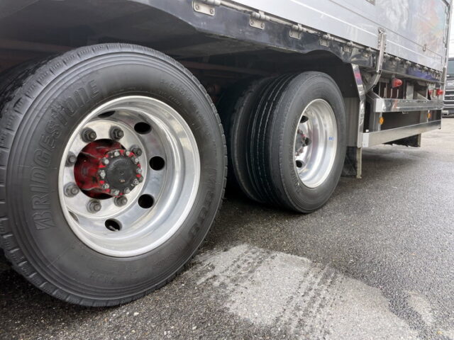 日野：プロフィア：ハイルーフ：ウィング：メッキ多数：ステンレス多数　