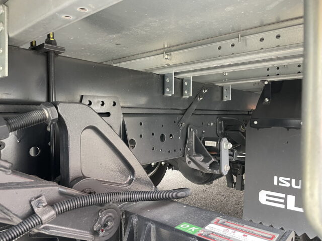 いすゞ　エルフ　アルミバン　低走行　ワイド　跳上ゲート　150馬力