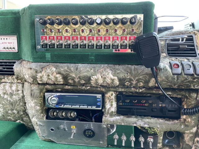 いすゞ：エルフ：造り平ボディ：内装生地張り：5MT：オバＱバンパー：フロントバイザー：架装多数