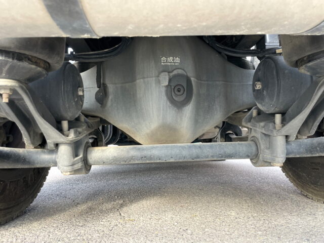 UDトラックス：クオン：トレーラーヘッド：メッキ多数：第5輪荷重11.500㎏