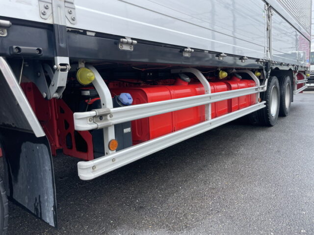 日野：17プロフィア：ハイルーフ：ウィング：メッキ多数：リア門口ステンレス：E13C