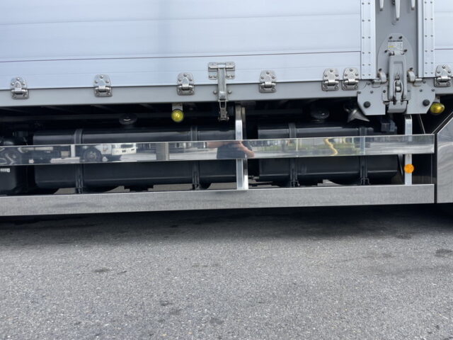 日野：17プロフィア：ハイルーフ：メッキ多数：ステンレス多数：アルミホイール