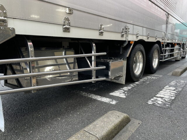 日野：17プロフィア：アルミウィング：ハイルーフ：7MT：リア門口ステンレス：アルミホイール：フロントバイザー ステンレス多数