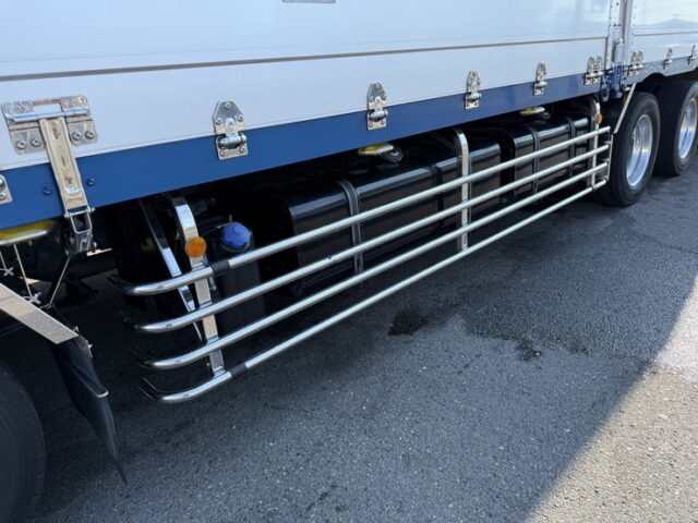 日野：17プロフィア：ハイルーフ：ウィング：メッキ多数：ステンレス多数：リア門口ステンレス