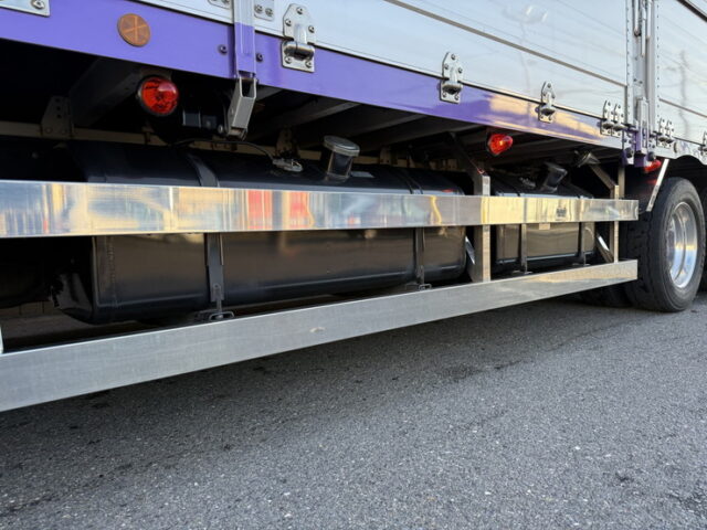 いすゞ：ギガ：ハイルーフ：ウィング：メッキ多数：ステンレス多数：エアローラー