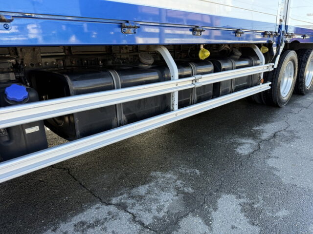 日野：17プロフィア：ハイルーフ：ウィング：メッキ多数：アルミホイール：プロシフト