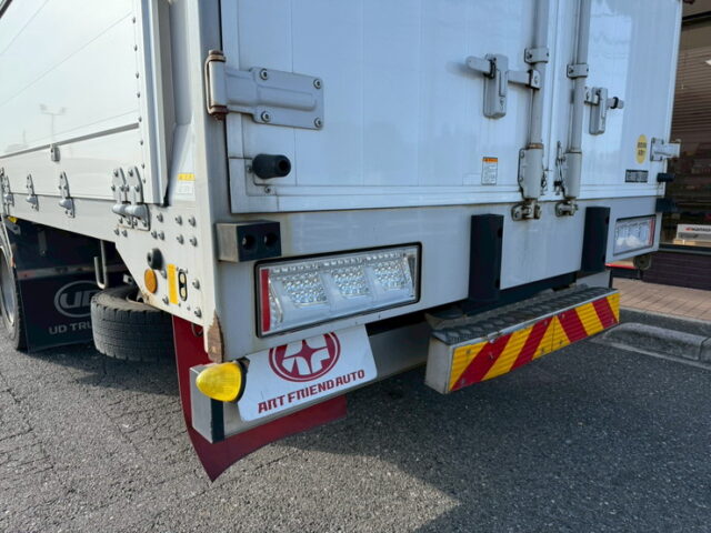 UDトラックス：クオン：ハイルーフ：ウィング：メッキ多数：木床：ラッシング2段