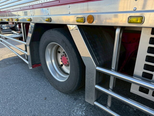 いすゞ：フォワード：ハイルーフ：冷凍バン：7100標準幅：架装多数：格納ゲート：エアサス