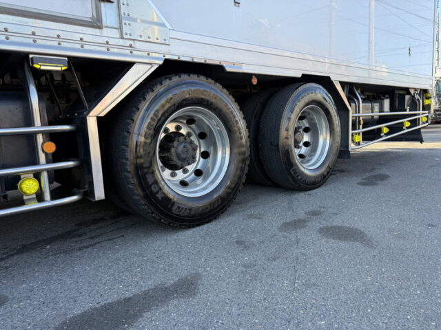 日野：17プロフィア：冷凍バン：メッキ多数：サブエンジン：ジョロ4キーストン