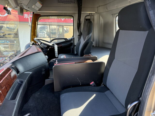 日野：プロフィア：ハイルーフ：トレーラーヘッド：エアロ付：エアサス：450馬力