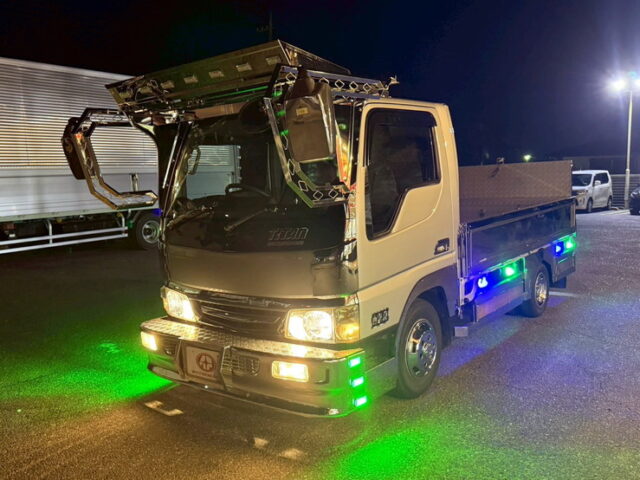 タイタンダッシュ：平ボデー：架装多数：標準幅：アオリステンレス張り：マニ割り