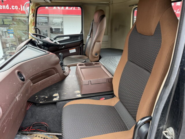 日野:17プロフィア:ハイルーフ:トレーラーヘッド:架装多数:アルミホイール