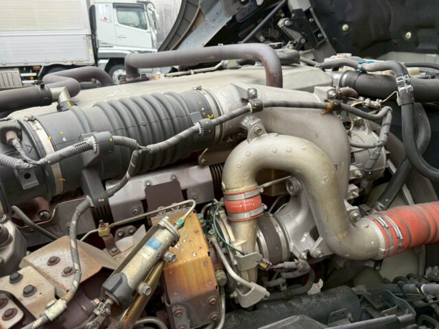 日野:17プロフィア:ハイルーフ:トレーラーヘッド:第5輪荷重11.500㎏:車検7月迄