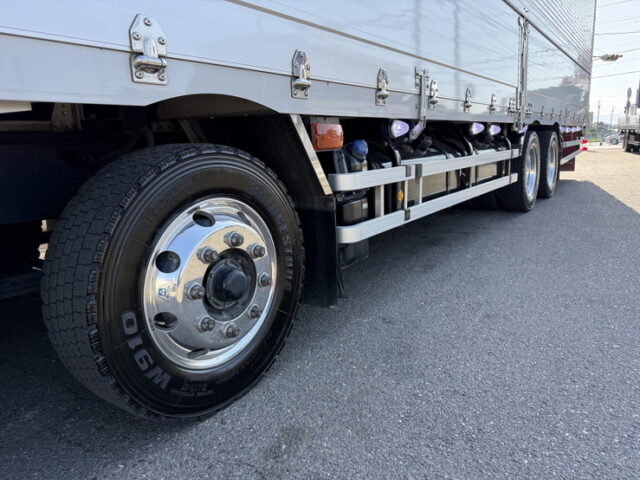 いすゞ：ギガ：ハイルーフ：ウィング：アルミホイール：リア門口ステンレス：低走行