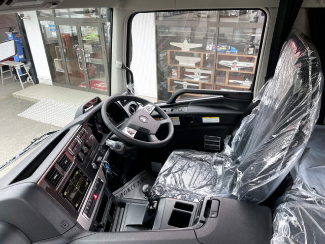 17スーパーグレート　トレーラーヘッド　スライドカプラー　未使用　E尺　460馬力　プレミアムライン