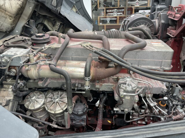 日野　プロフィア　ハイルーフ　ウィング　寝台メッキ　ステンレス多数