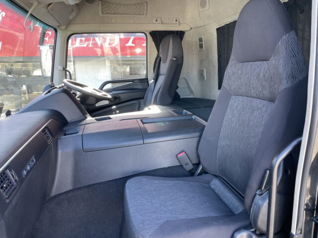 17スーパーグレート　ハイルーフ　トレーラーヘッド　460馬力　第5輪荷重11.500㎏