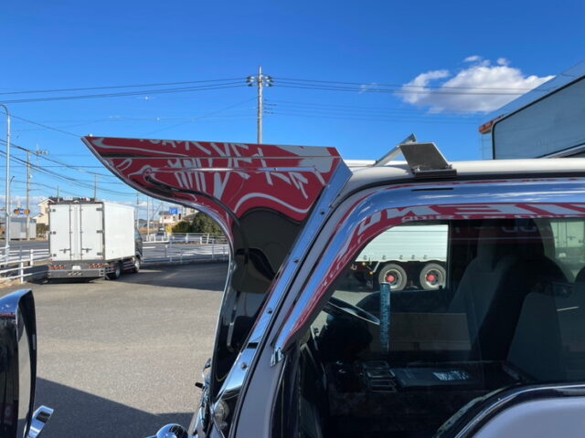 いすゞ　エルフ　平ボディ　5MT　フロントバイザー　プロテク縞板　木床　内装生地張り