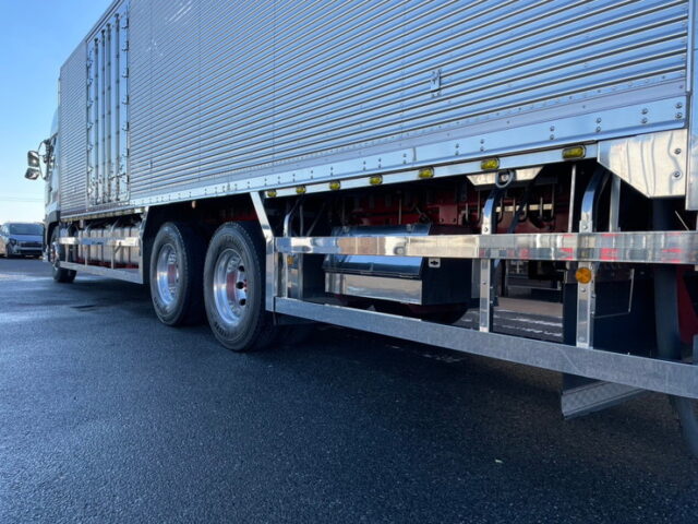 UD クオン：ハイルーフ：冷凍バン：トレクス造りボデー：横扉：ステンレス多数：AT