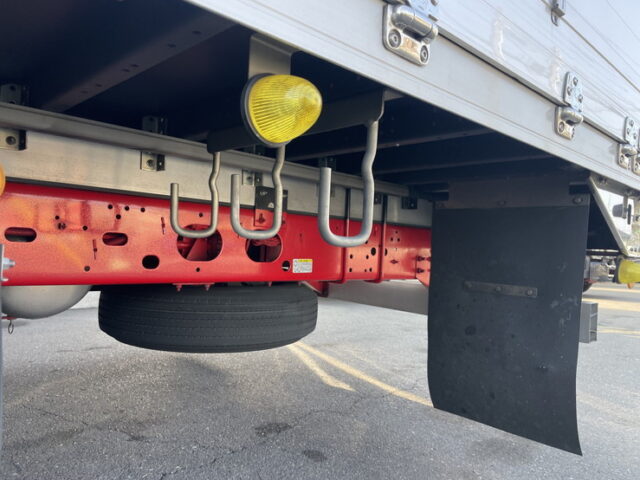 いすゞ：フォワード：ウィング：6200ワイド：エアサス：架装多数：木床：240馬力