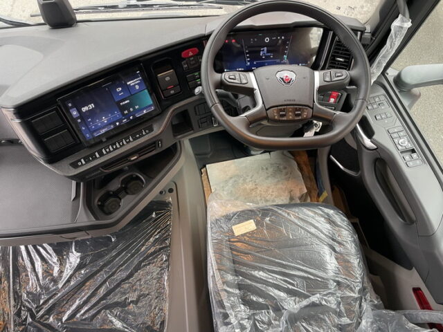 スカニア：R460：現行モデル：登録済未使用車：トレーラーヘッド：総輪エアサス