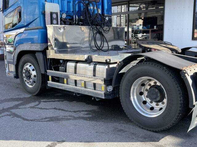 17スーパーグレート　ハイルーフ　トレーラーヘッド　第5輪荷重11.500㎏　アルミホイール