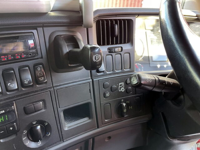 スカニア：R580：トレーラーヘッド：ダブル：V8：煙突マフラー：架装多数