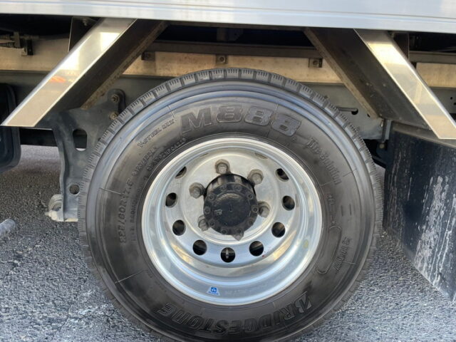 いすゞ:フォワード:ワイド:210馬力:アルミウィング:格納パワーゲート:リアエアサス:アルミホイール