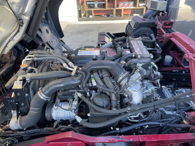 いすゞ：フォワード：増トン：冷凍ウィング：6600ボデー：エアサス：サーモキング製冷凍機